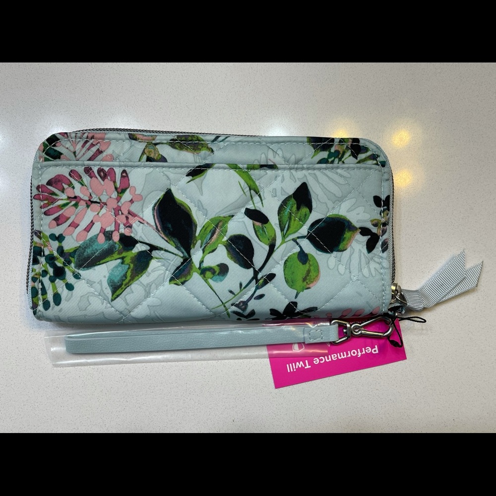 BNWT Vera Bradley Accordion Wristlet Seawater Blooms..